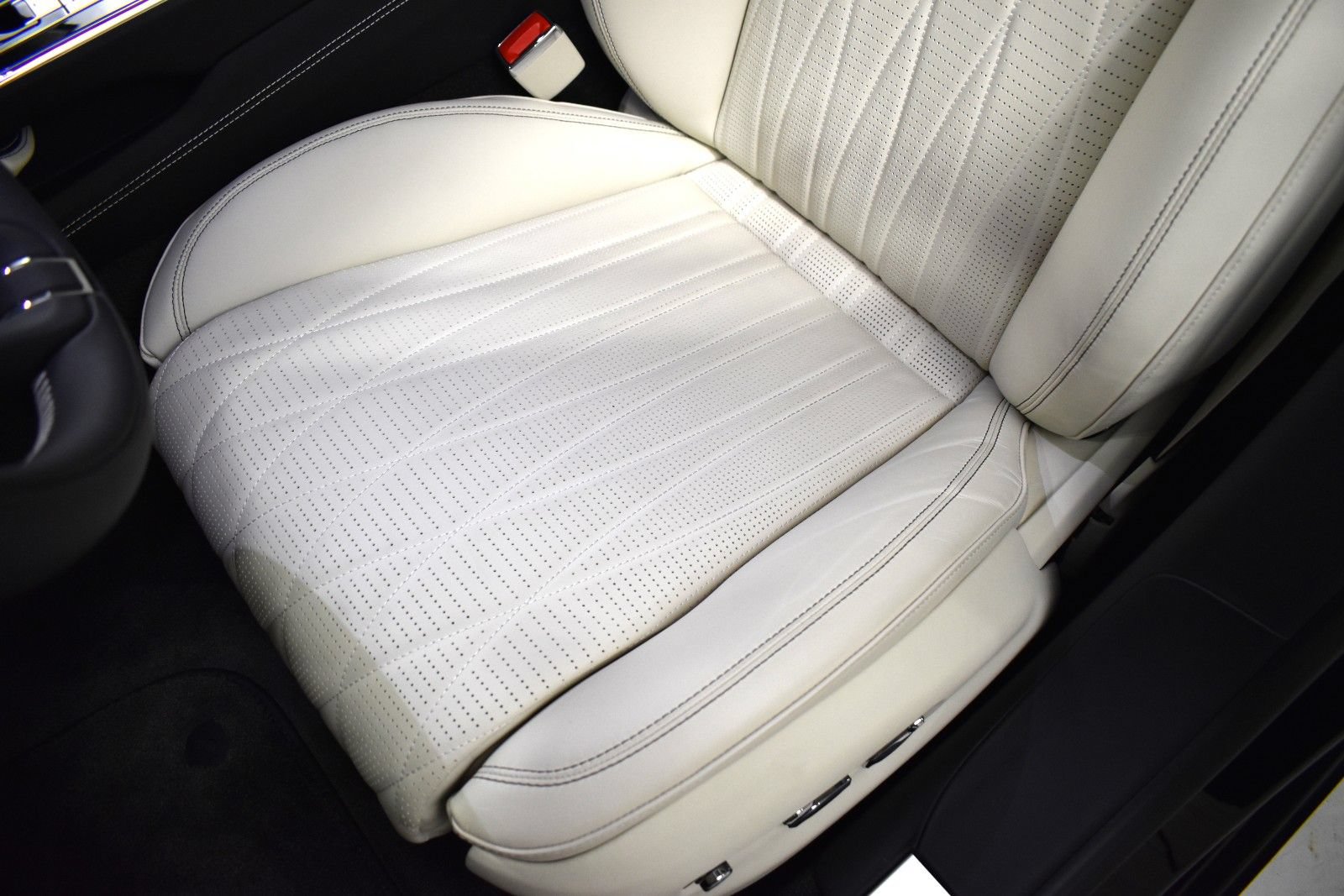 Certified 2023 Bentley Flying Spur Azure AWD/4WD image 34