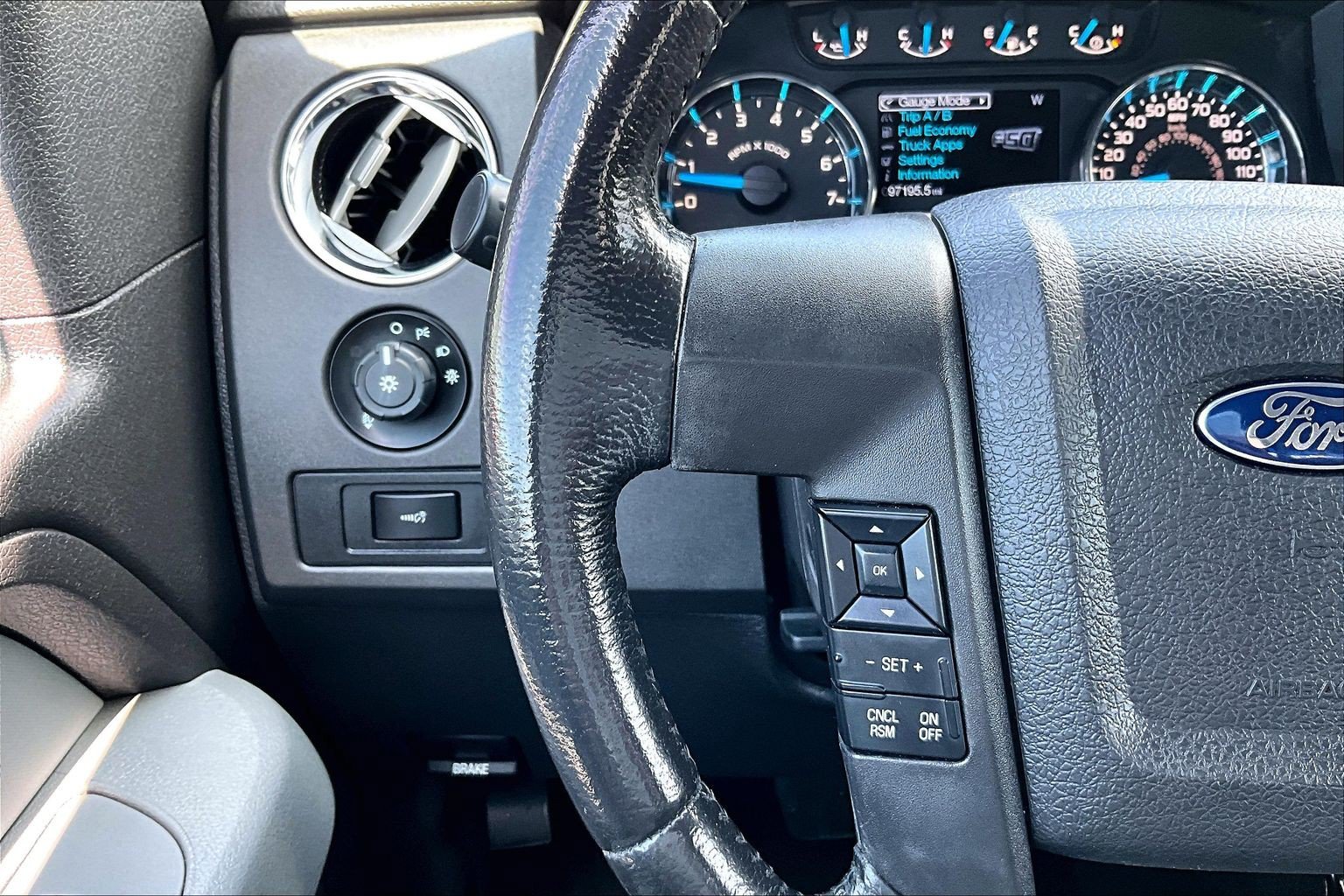 Used 2013 Ford F150 XLT w/ Mid Equipment Group RWD image 19
