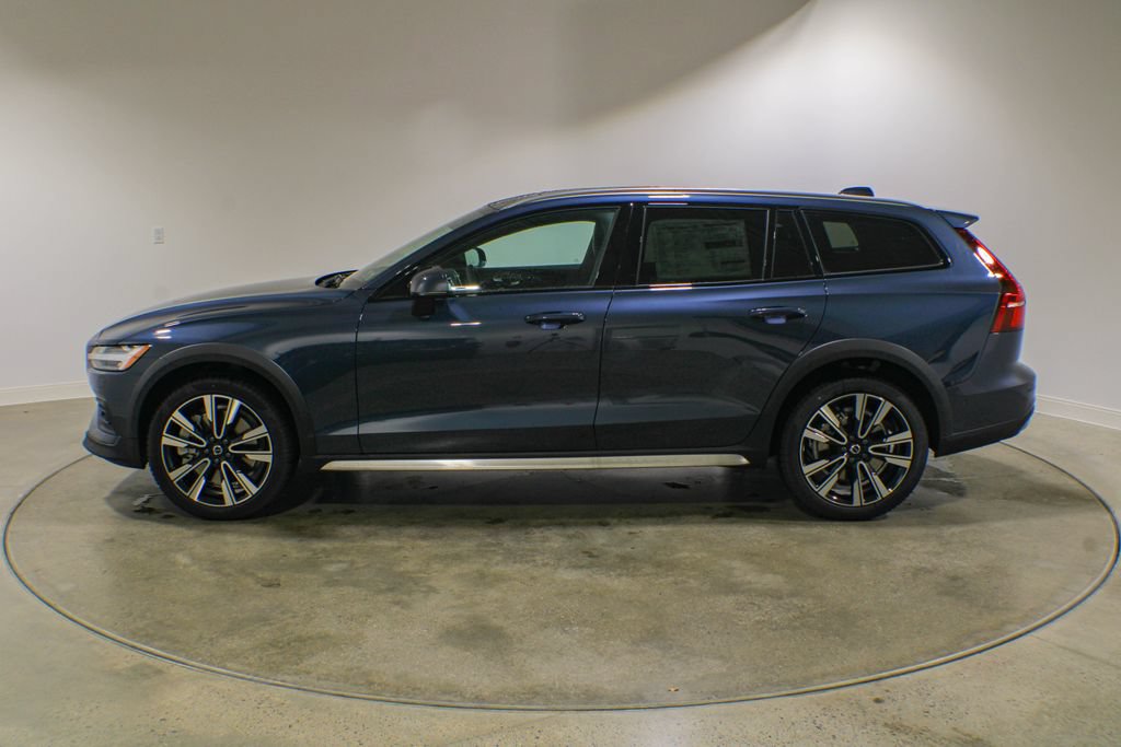 New 2026 Volvo V60 B5 Cross Country Ultra w/ Climate Package AWD/4WD image 2