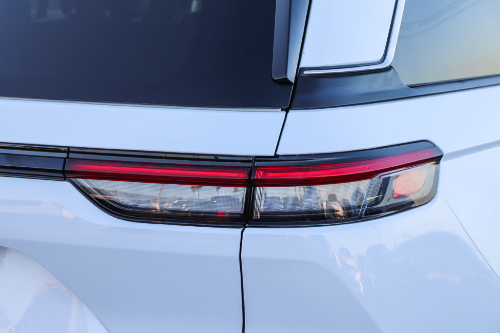 Used 2024 Jeep Grand Cherokee Limited RWD image 10