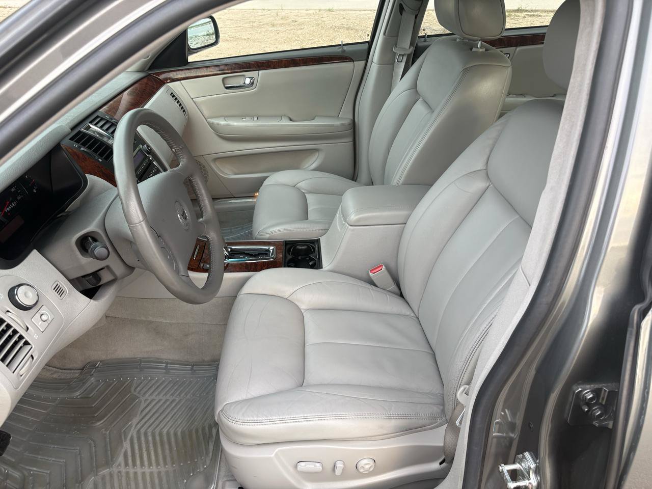Used 2006 Cadillac DTS FWD image 17