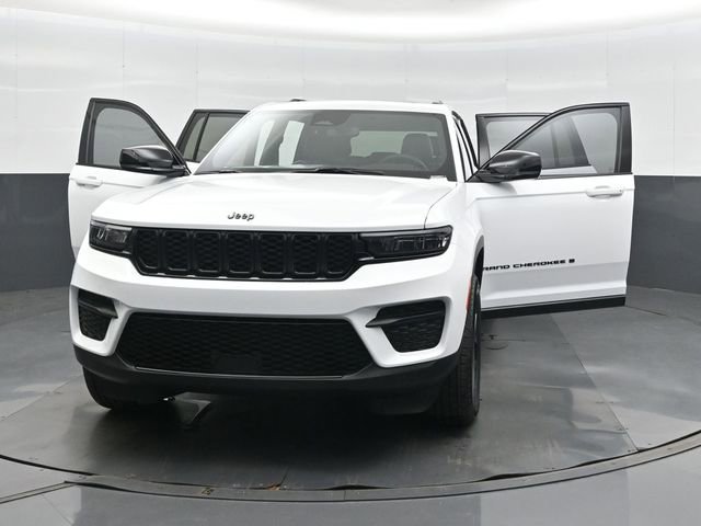 New 2025 Jeep Grand Cherokee Altitude image 42