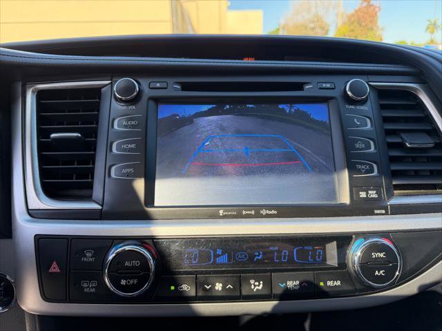 Used 2016 Toyota Highlander XLE image 24
