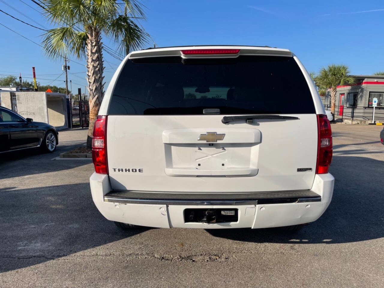 Used 2011 Chevrolet Tahoe LTZ RWD image 6