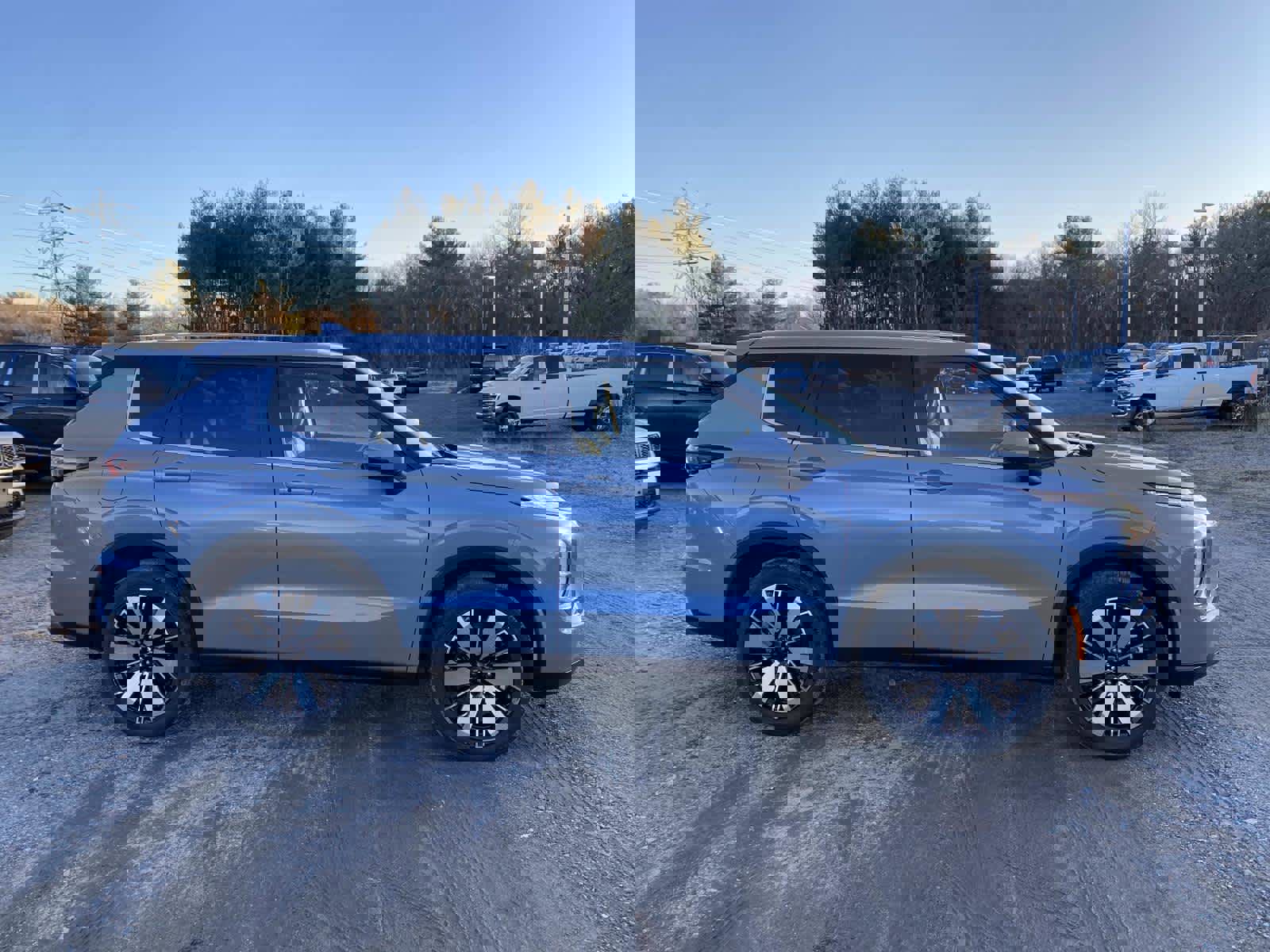 New 2026 Mitsubishi Outlander SE image 2