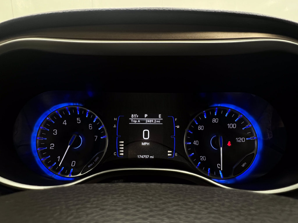 Used 2018 Chrysler Pacifica Touring-L FWD image 22