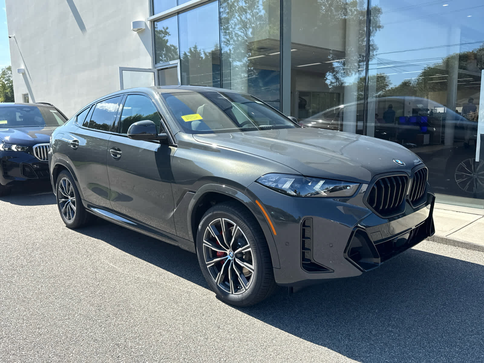 New 2026 BMW X6 xDrive40i w/ Climate Comfort Package image 2