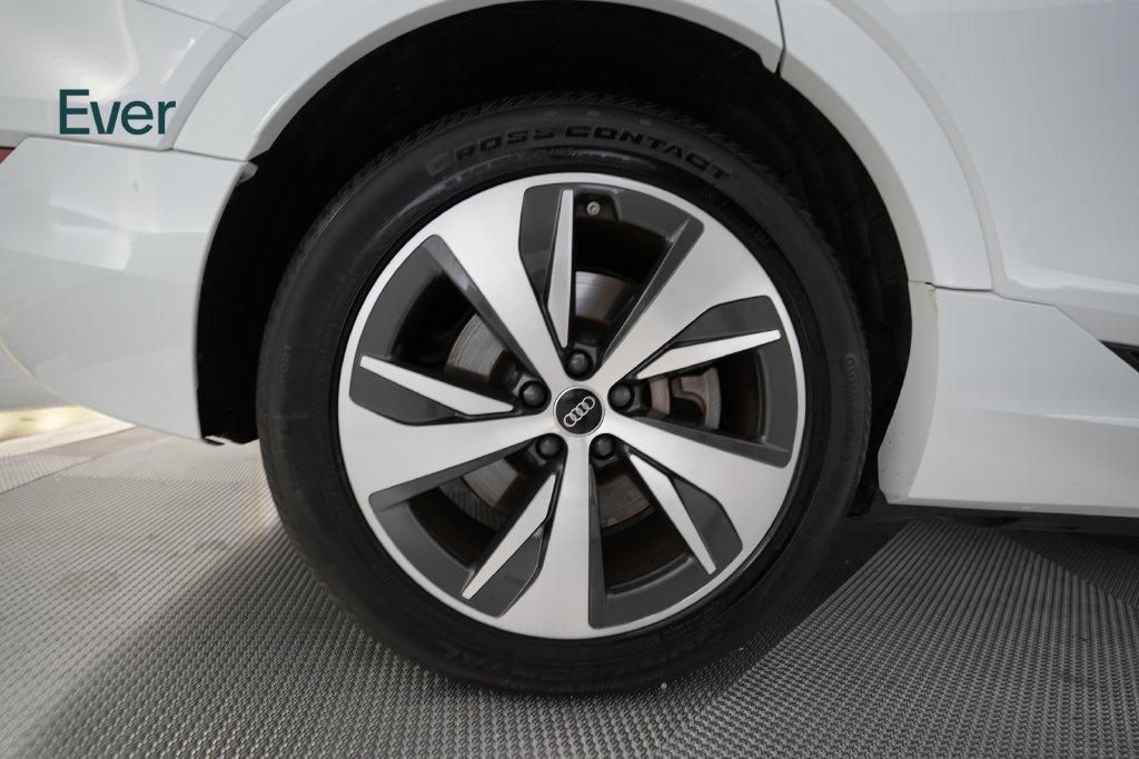 Used 2024 Audi Q8 e-tron Premium AWD/4WD image 21