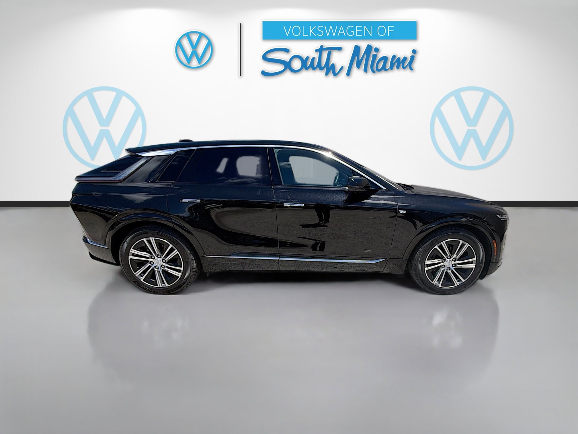 Used 2024 Cadillac Lyriq Luxury image 8