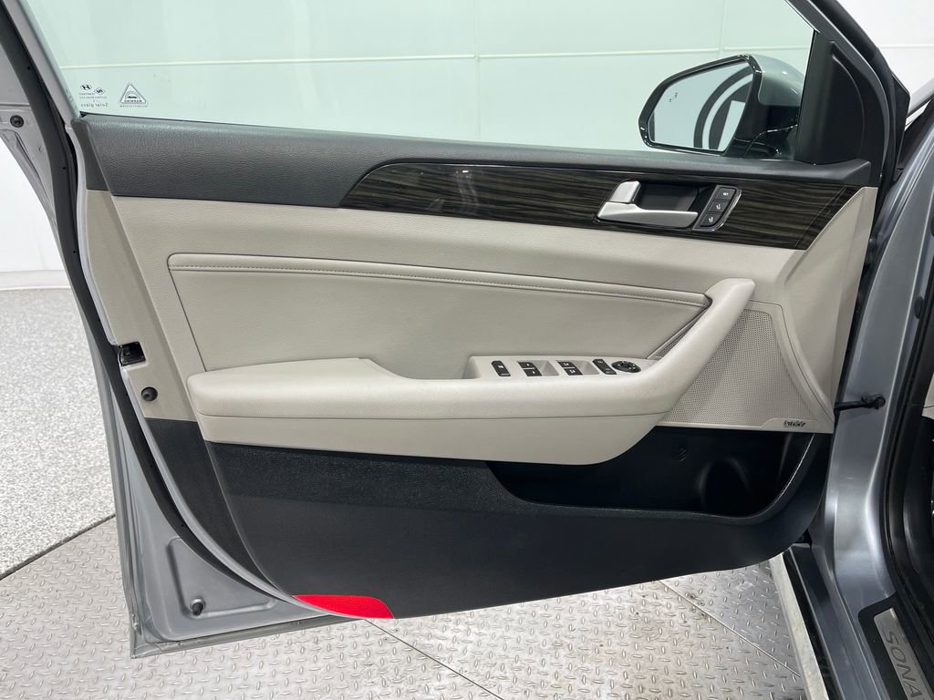 Used 2016 Hyundai Sonata Limited w/ Option Group 05 image 15