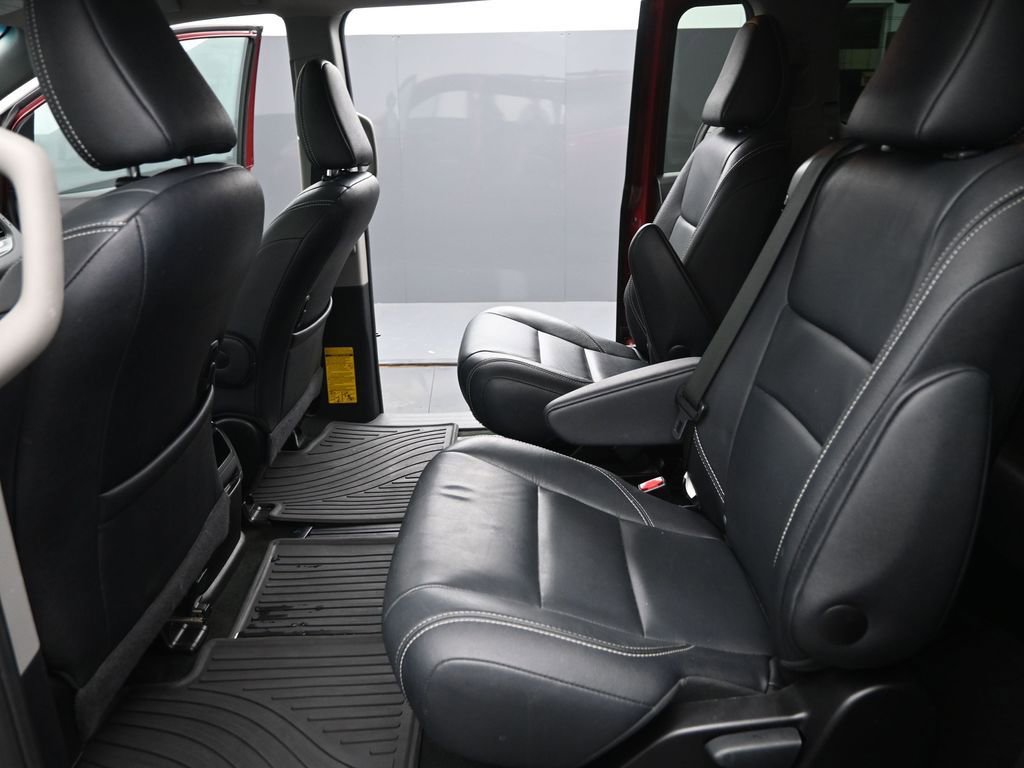 Used 2015 Toyota Sienna SE image 15