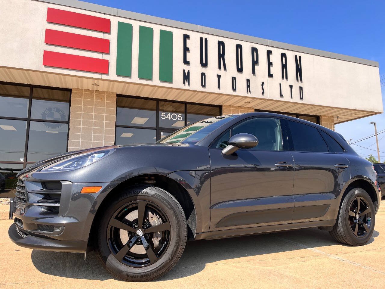 Used 2021 Porsche Macan AWD/4WD image 1