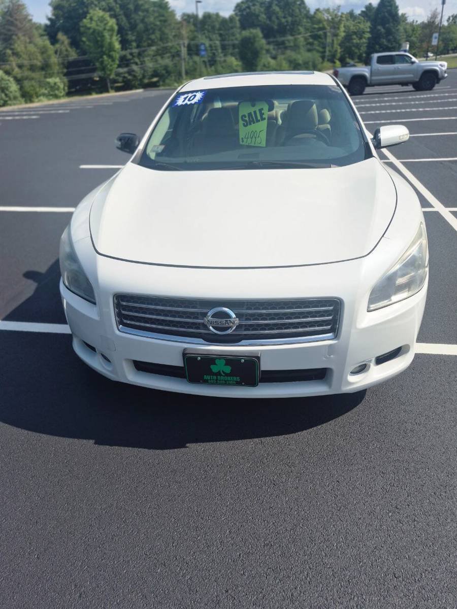 Used 2010 Nissan Maxima 3.5 SV w/ Cold Pkg FWD image 2