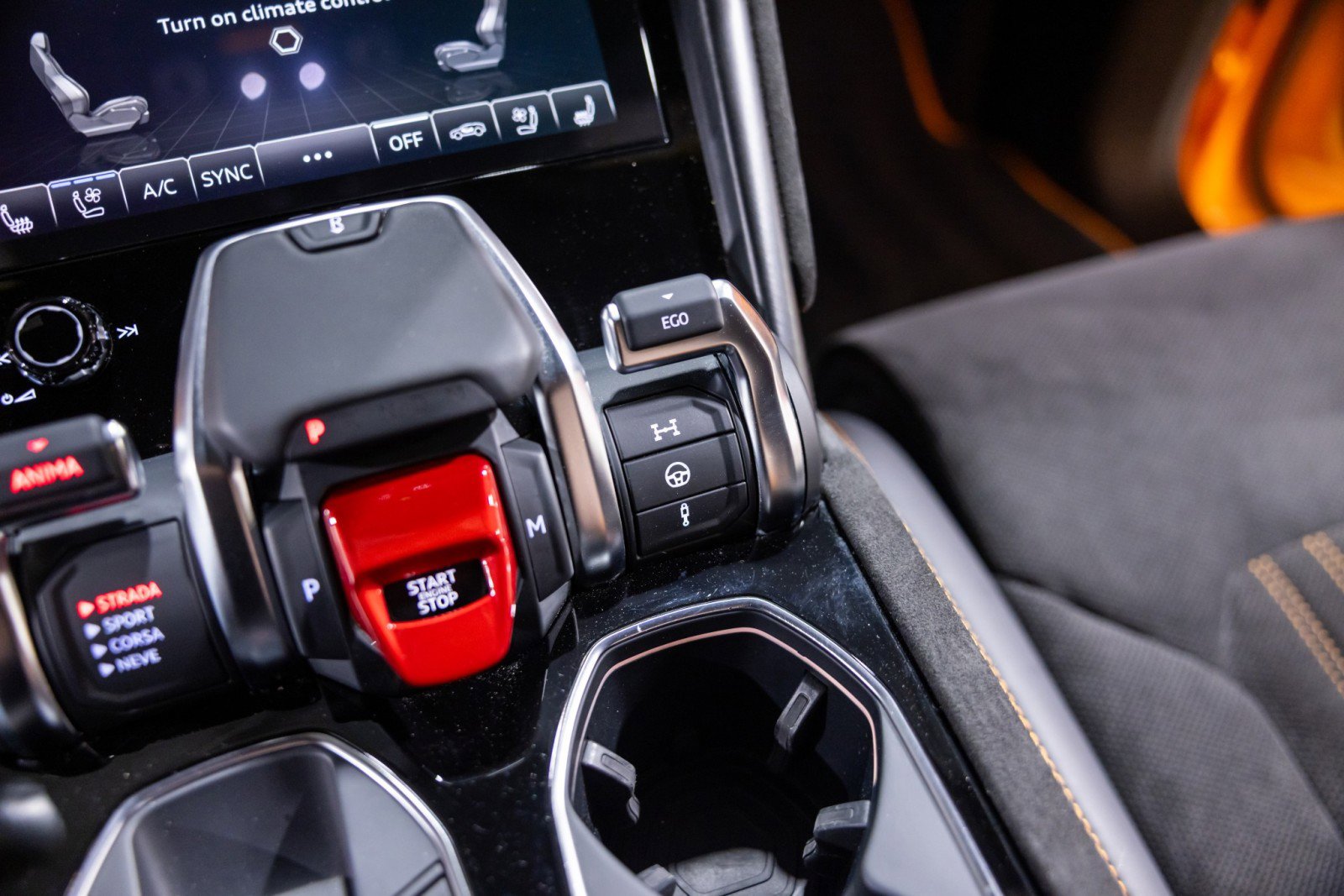 Used 2024 Lamborghini Urus S AWD/4WD image 47