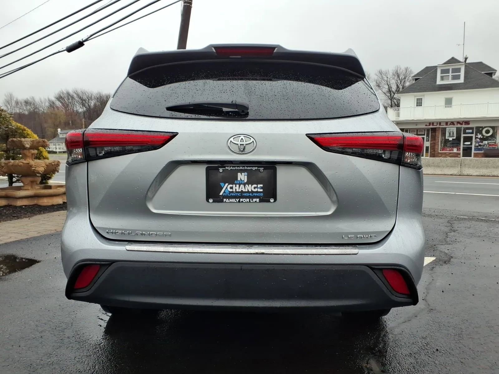 Used 2021 Toyota Highlander LE image 4