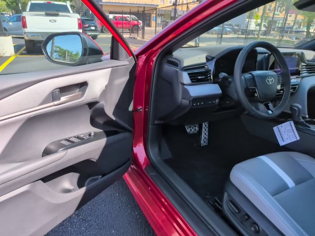 Used 2026 Toyota Camry SE FWD image 10