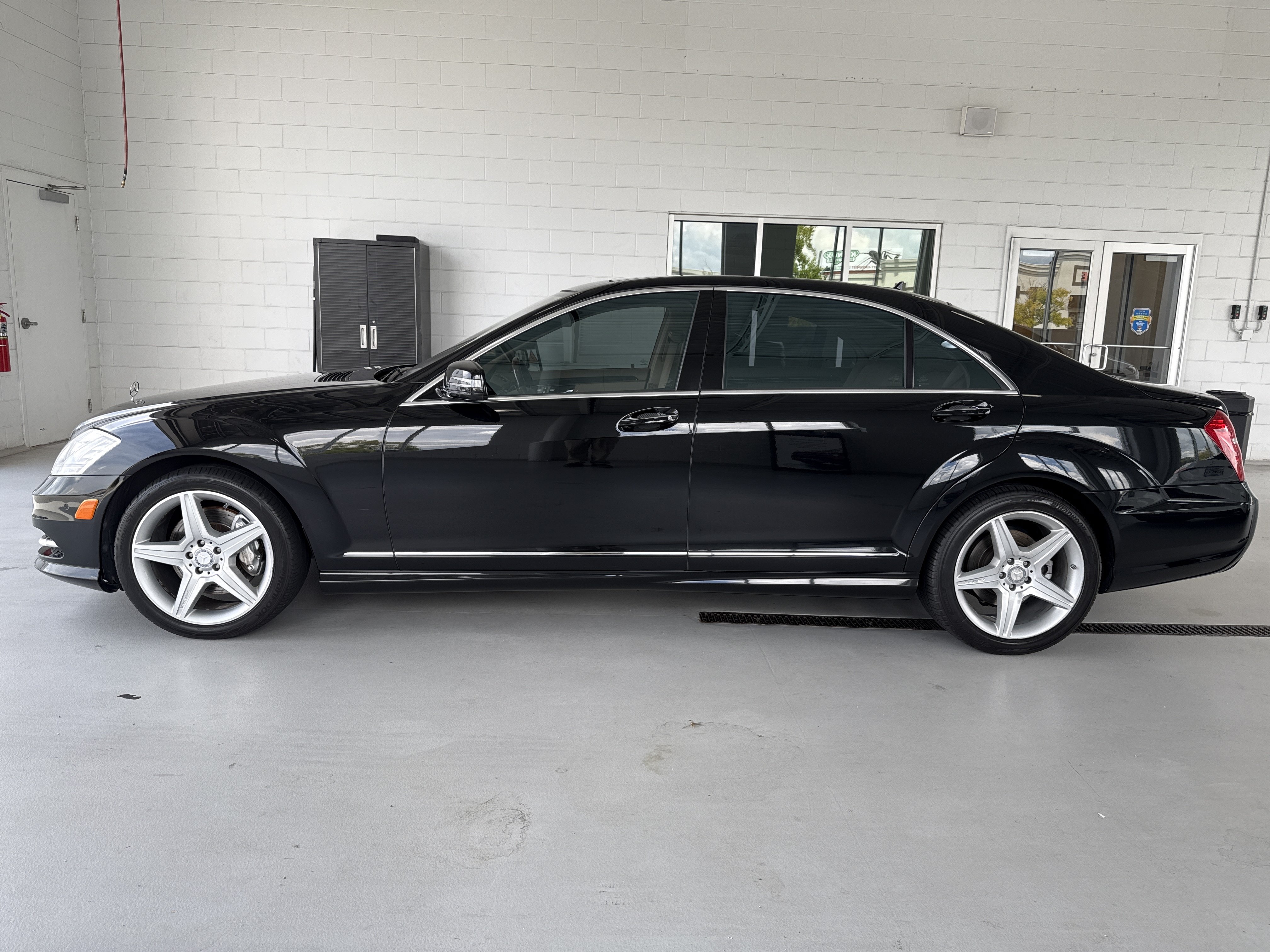 Used 2011 Mercedes-Benz S 550 image 2