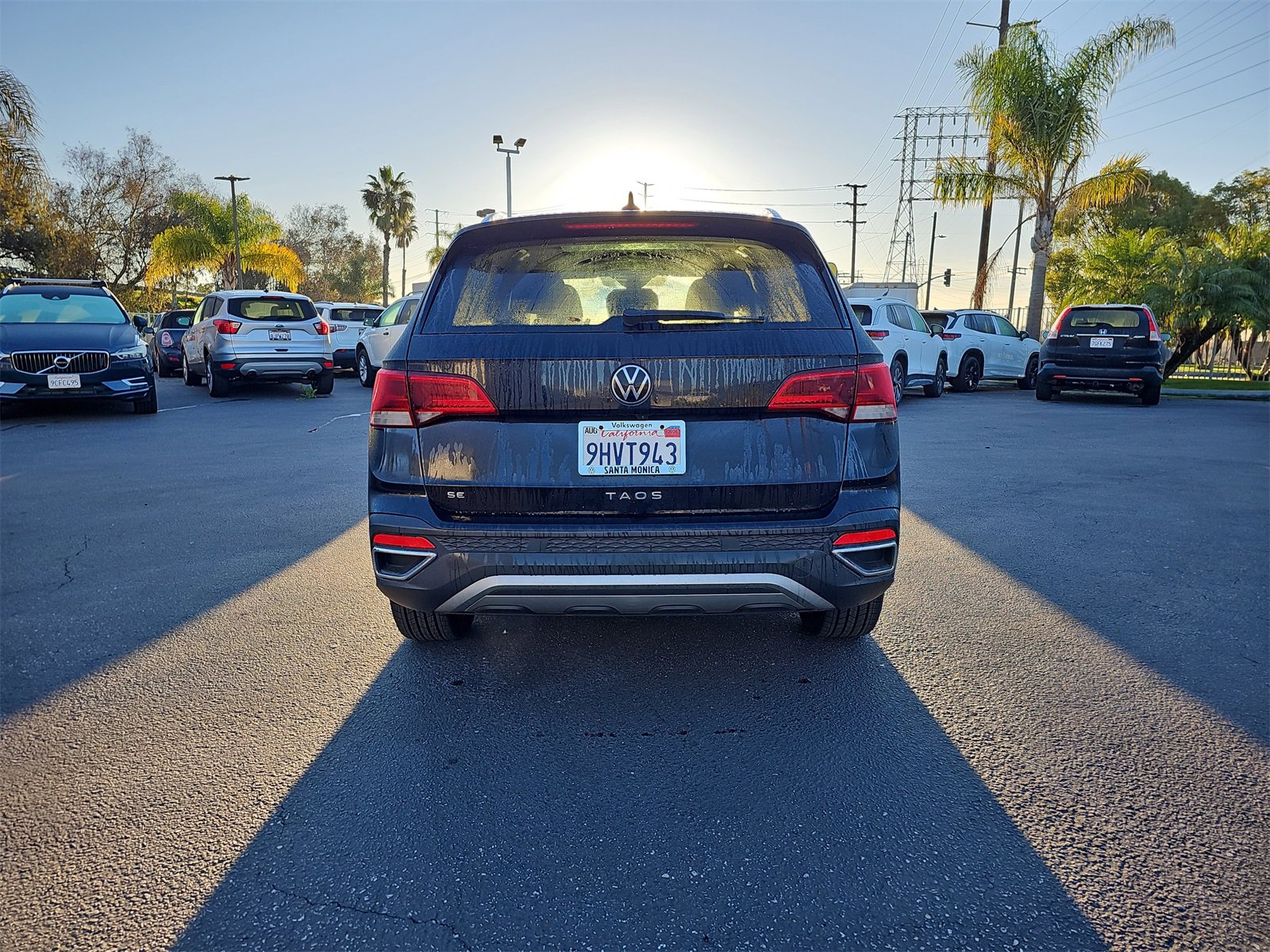 Used 2023 Volkswagen Taos SE w/ Panoramic Sunroof Package image 6