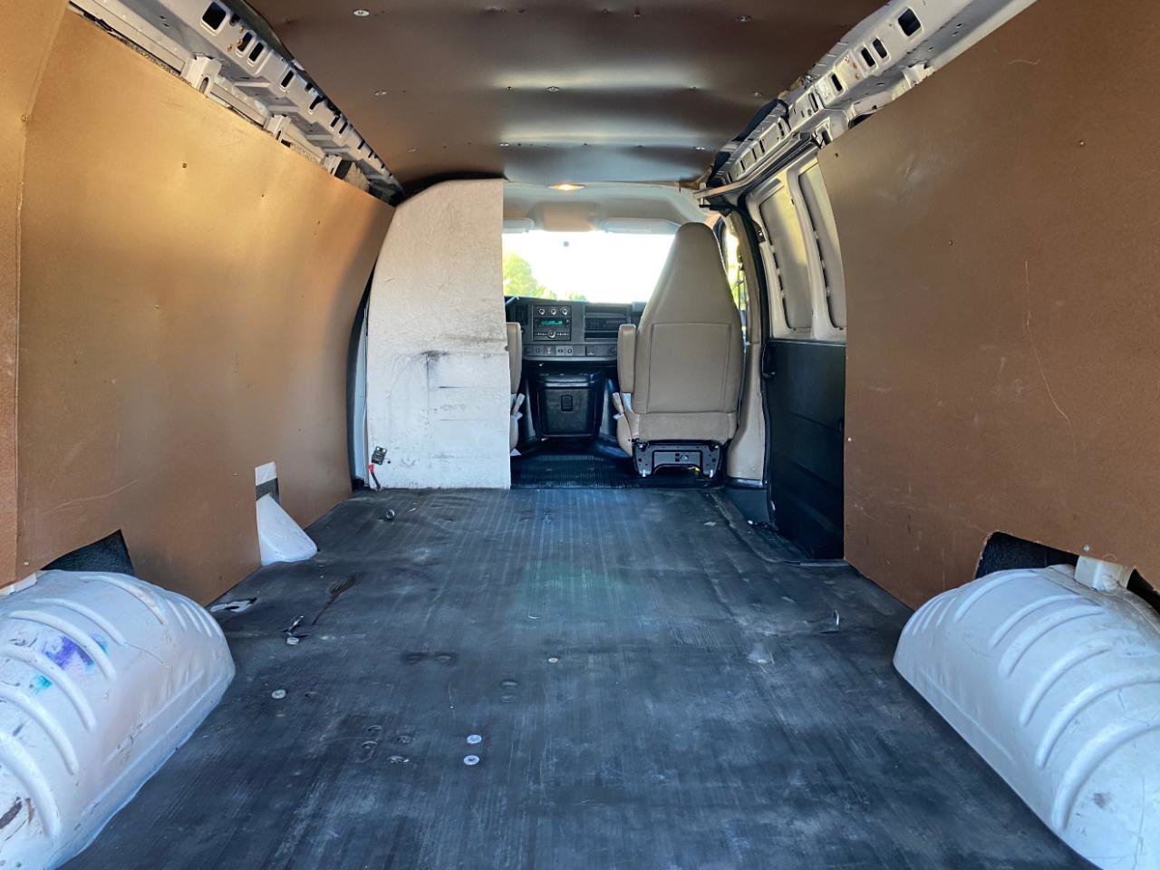 Used 2017 Chevrolet Express 3500 Extended image 9