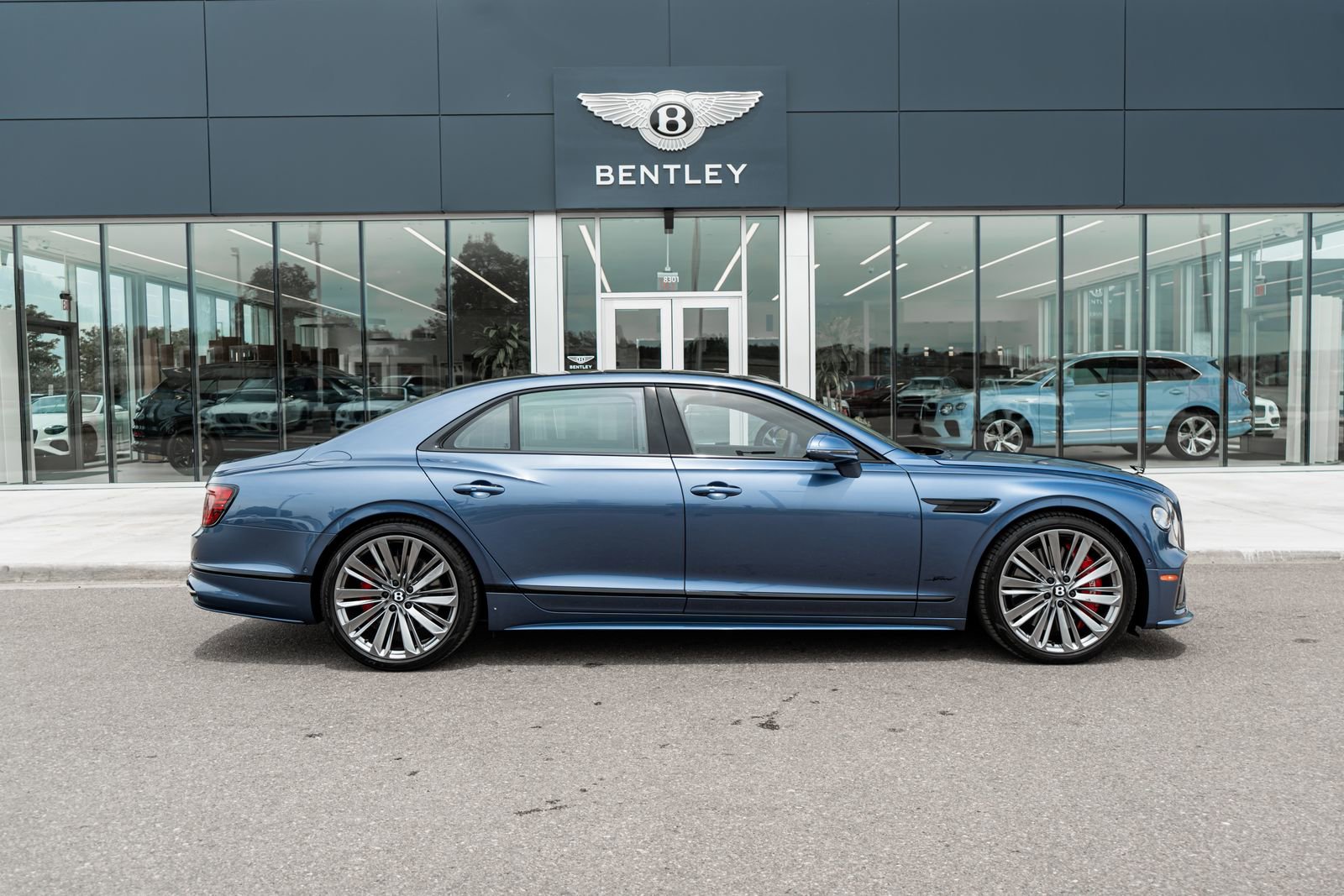 Used 2025 Bentley Flying Spur Plug-In Hybrid AWD/4WD image 14
