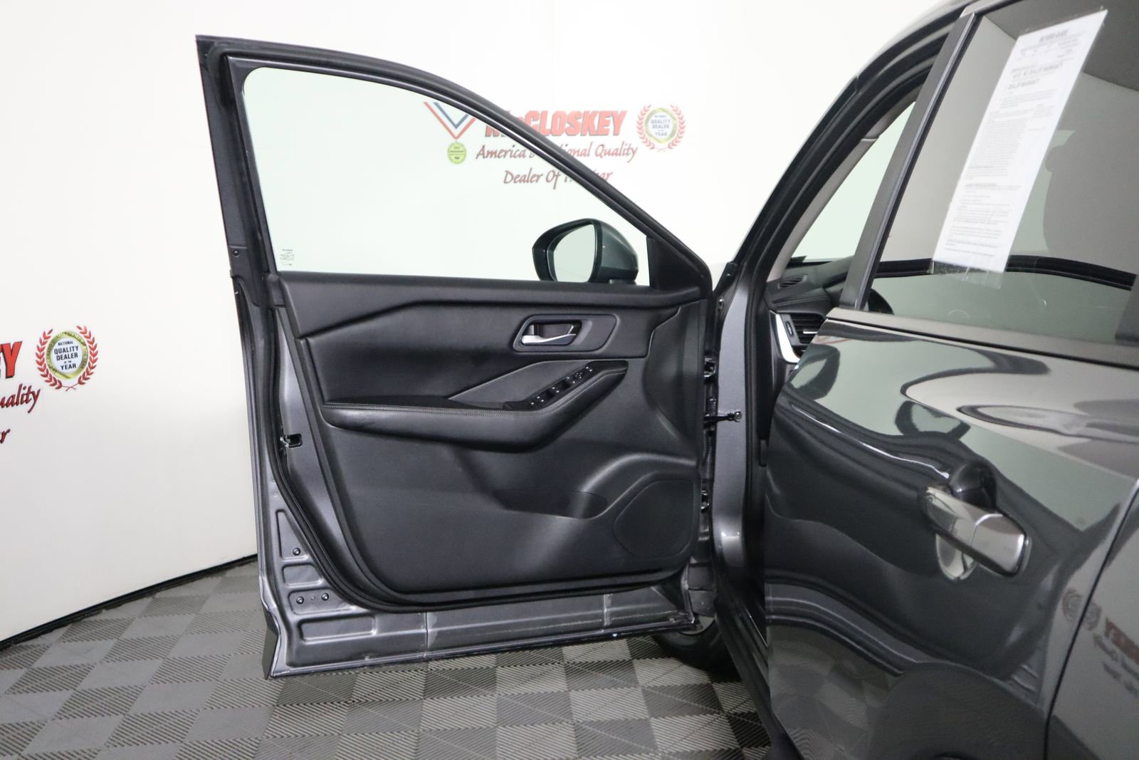 Used 2025 Nissan Rogue SV image 19