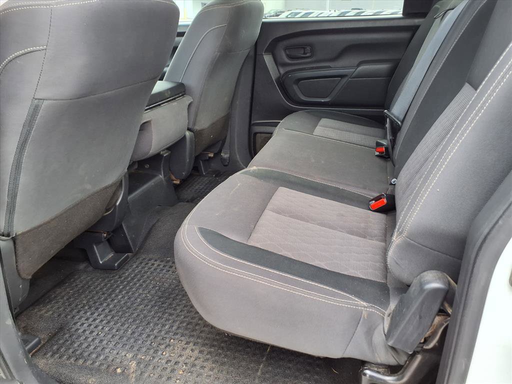 Certified 2022 Nissan Titan S image 5