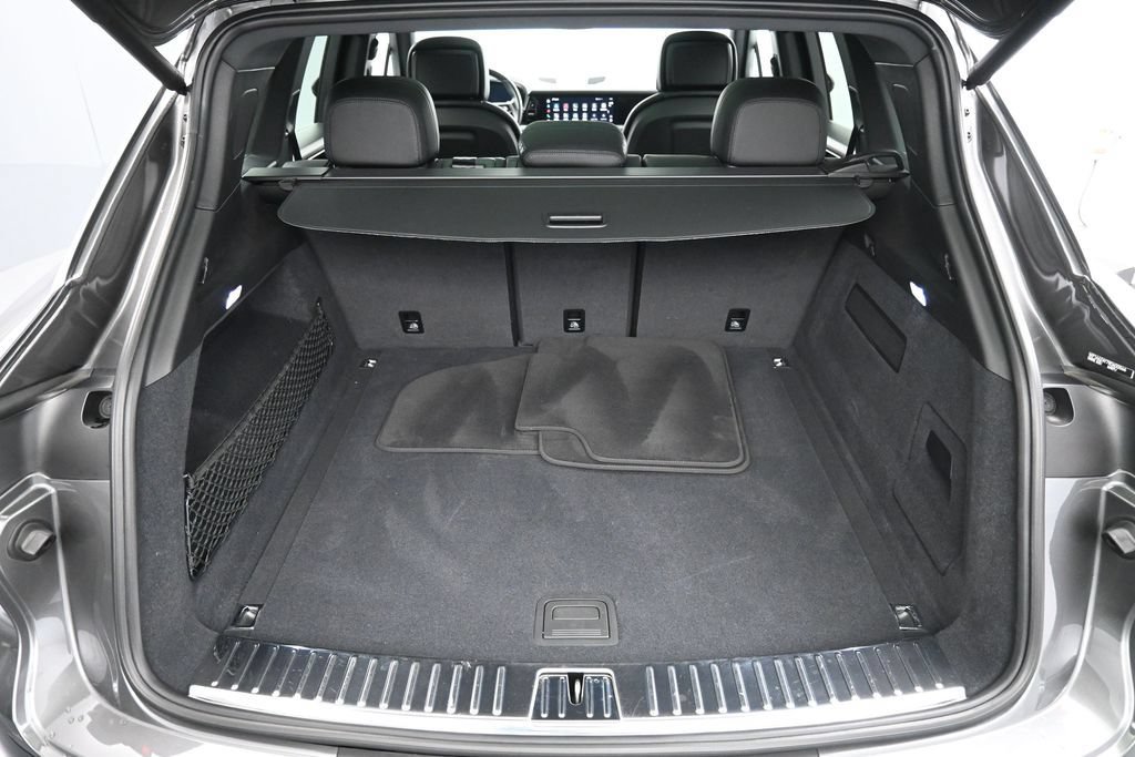Certified 2024 Porsche Cayenne AWD/4WD image 26