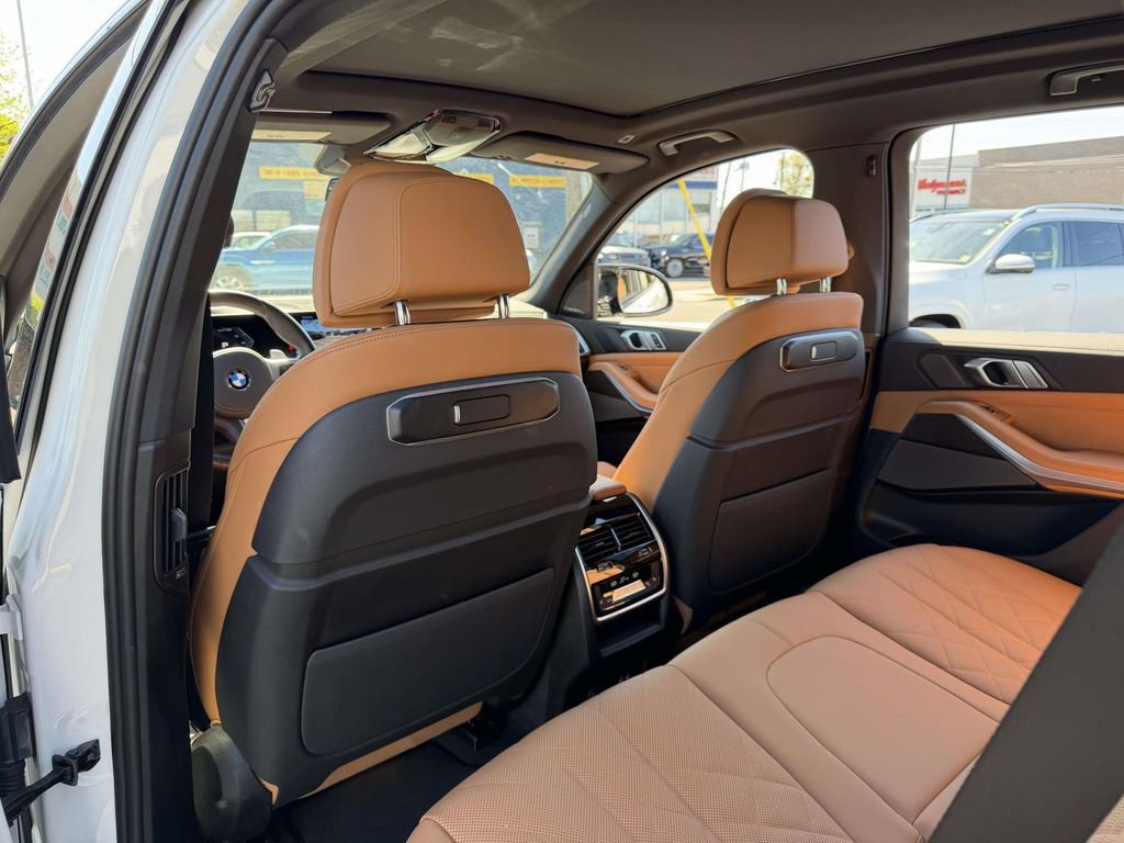 Used 2026 BMW X5 M60i AWD/4WD image 18