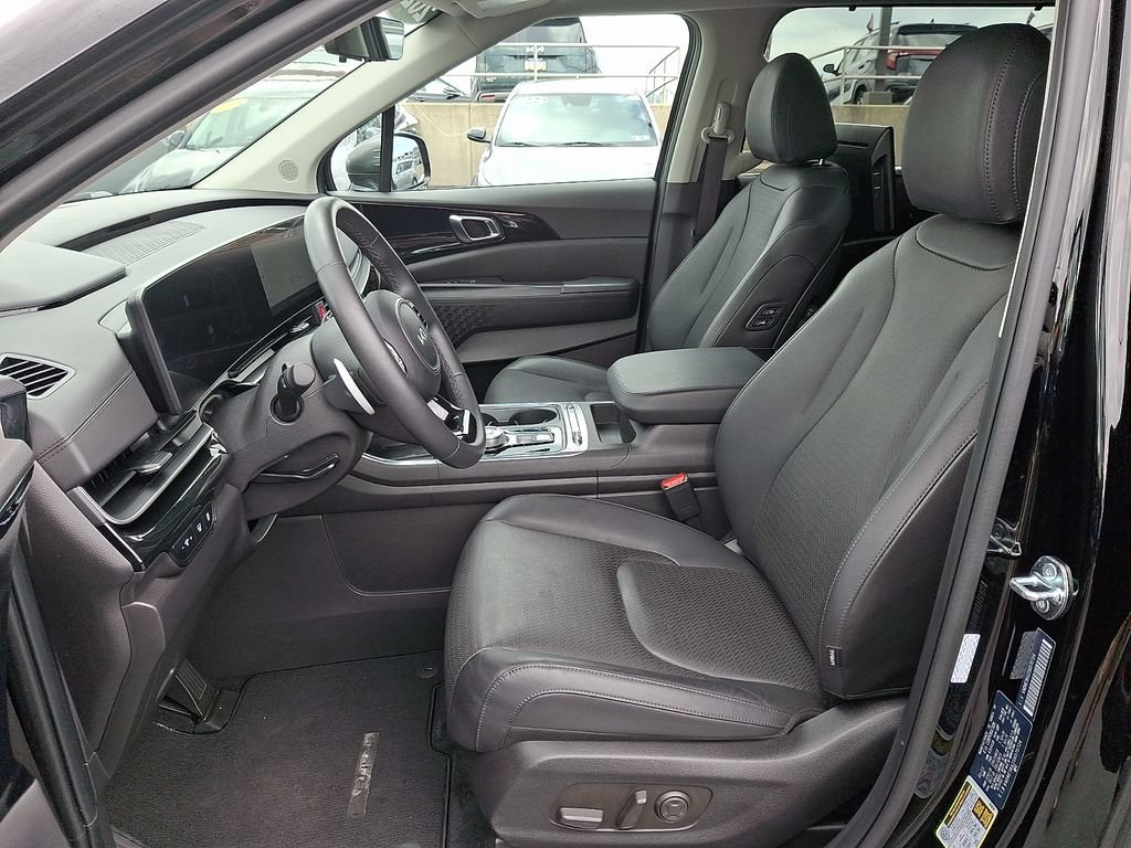 Certified 2025 Kia Carnival SX Prestige FWD image 15