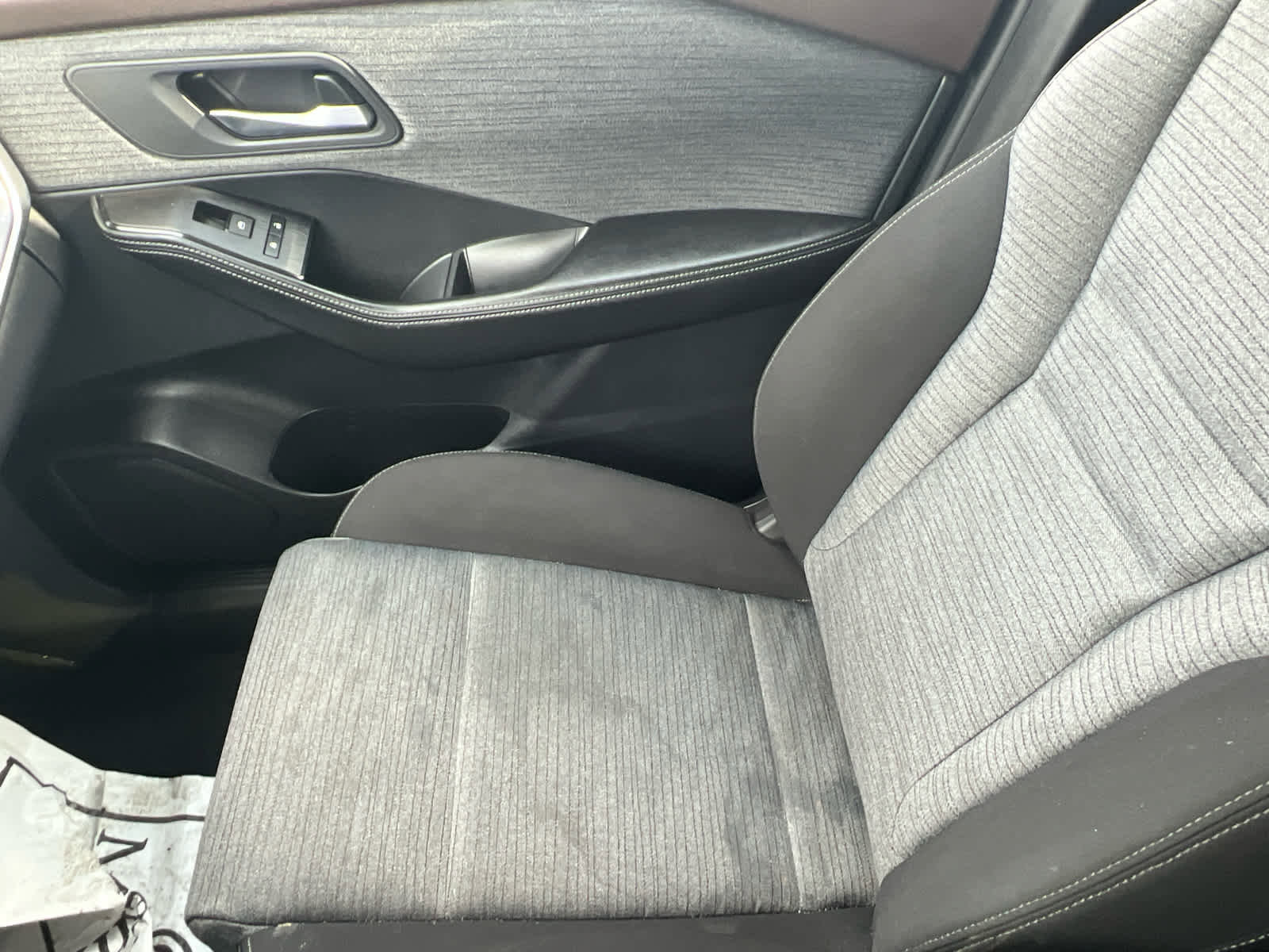 Used 2023 Nissan Rogue SV image 28