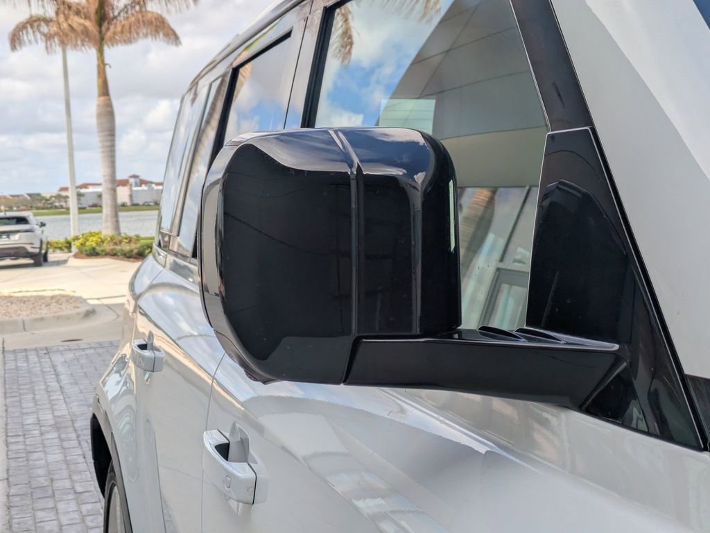 New 2026 Land Rover Defender 110 X-Dynamic SE image 13