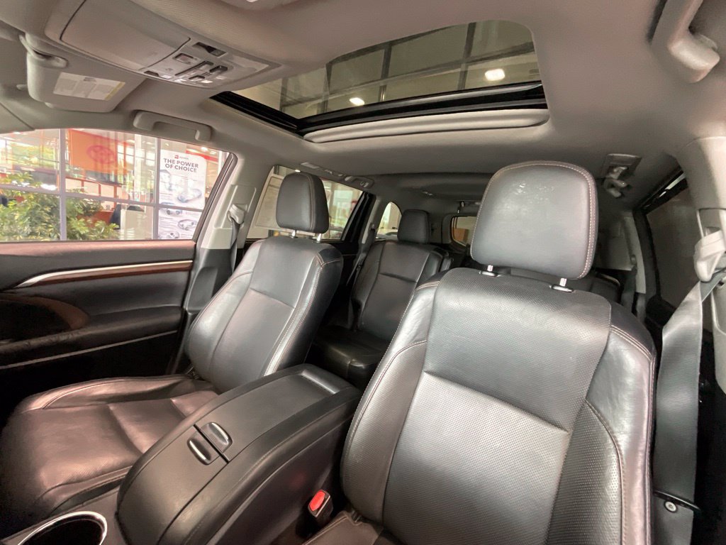 Used 2016 Toyota Highlander Limited w/ Driver Technology Package AWD/4WD image 10