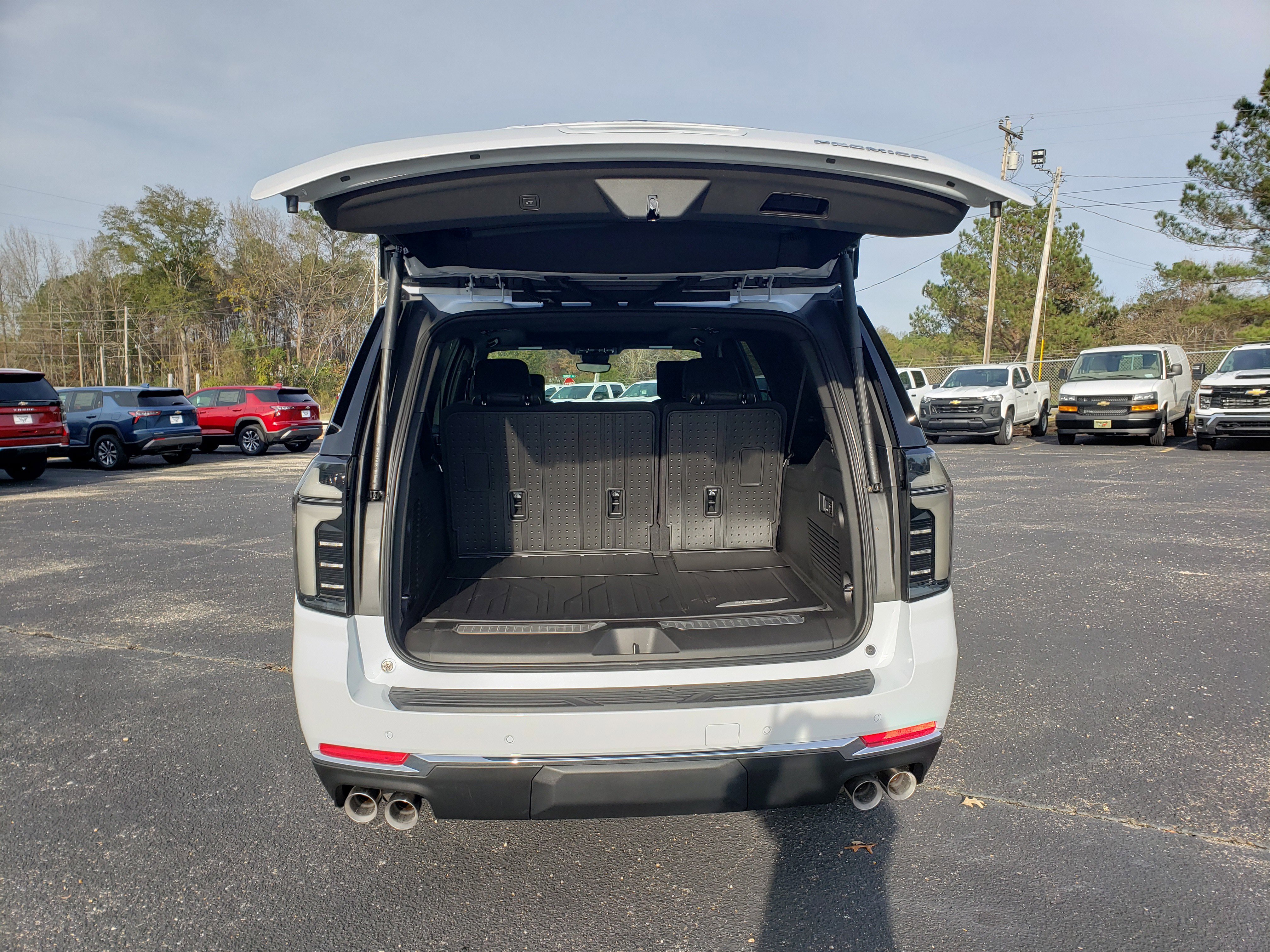 New 2026 Chevrolet Suburban Premier image 9