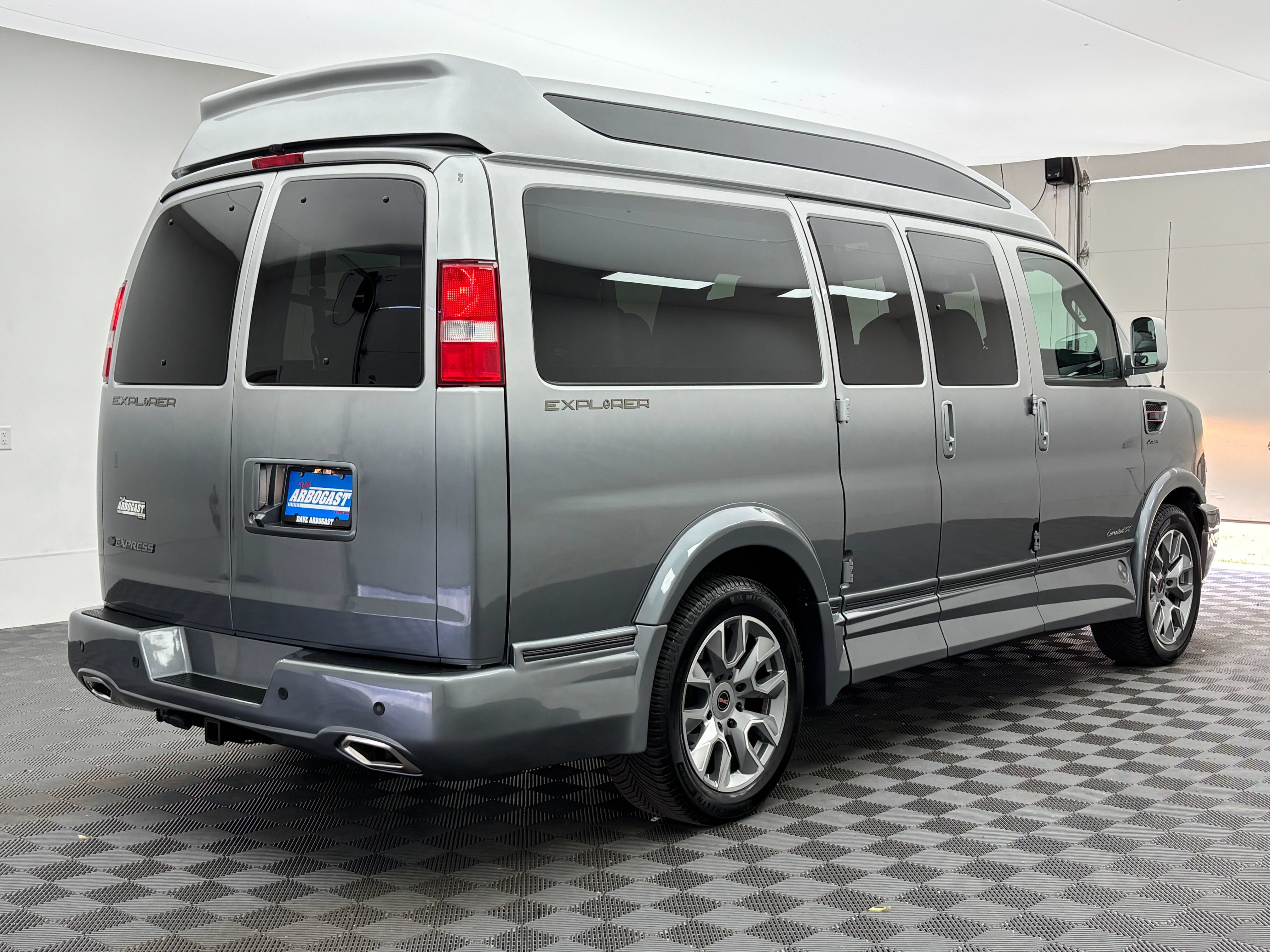 Used 2025 Chevrolet Express 2500 w/ Driver Convenience Package RWD image 8
