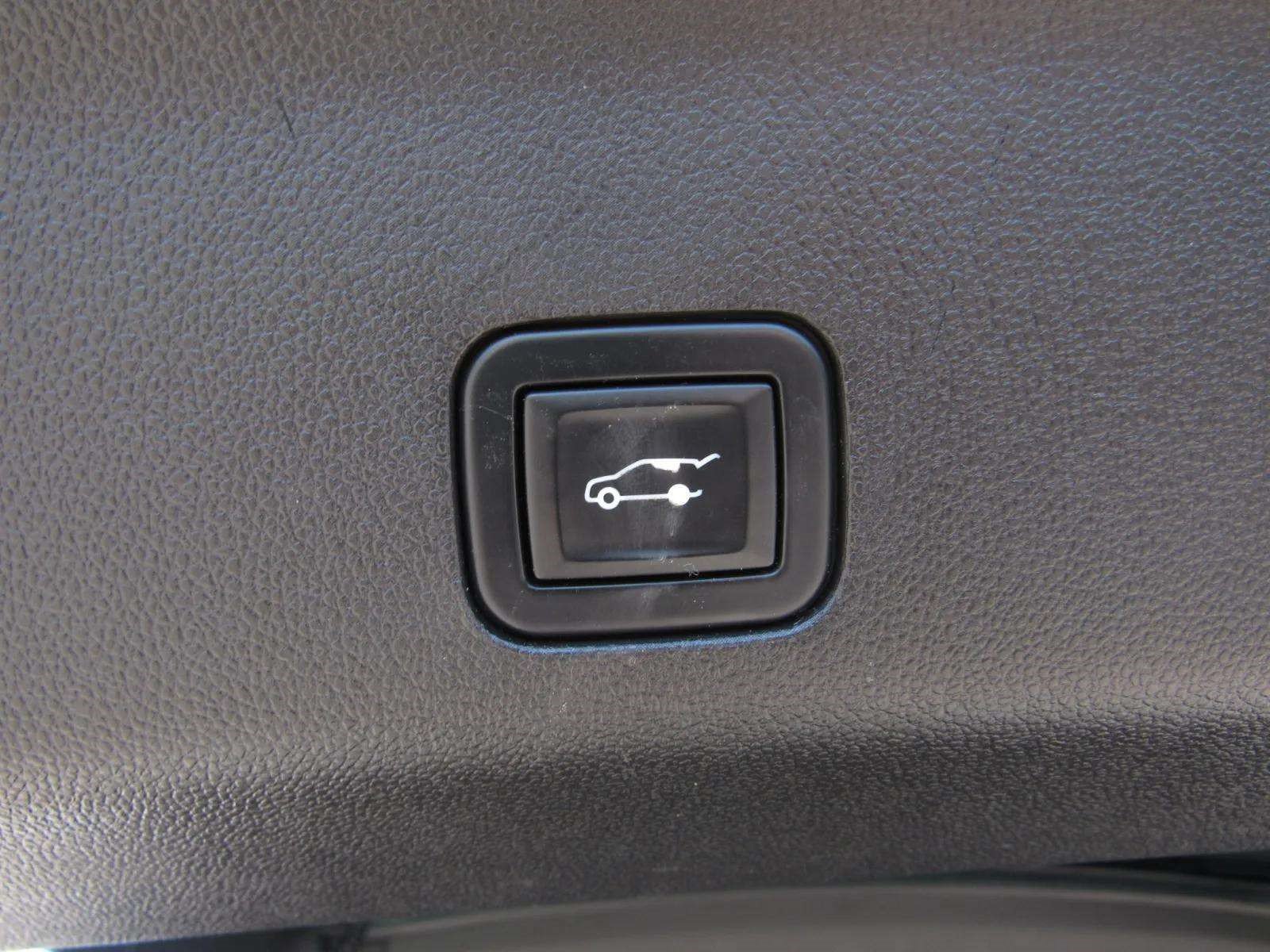 Used 2021 Chevrolet Tahoe LT RWD image 13