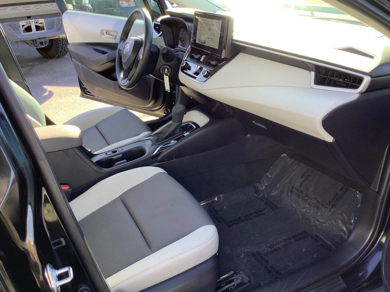 Used 2024 Toyota Corolla LE image 28