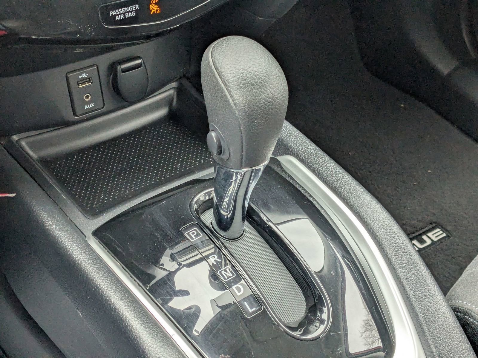 Used 2015 Nissan Rogue S image 22