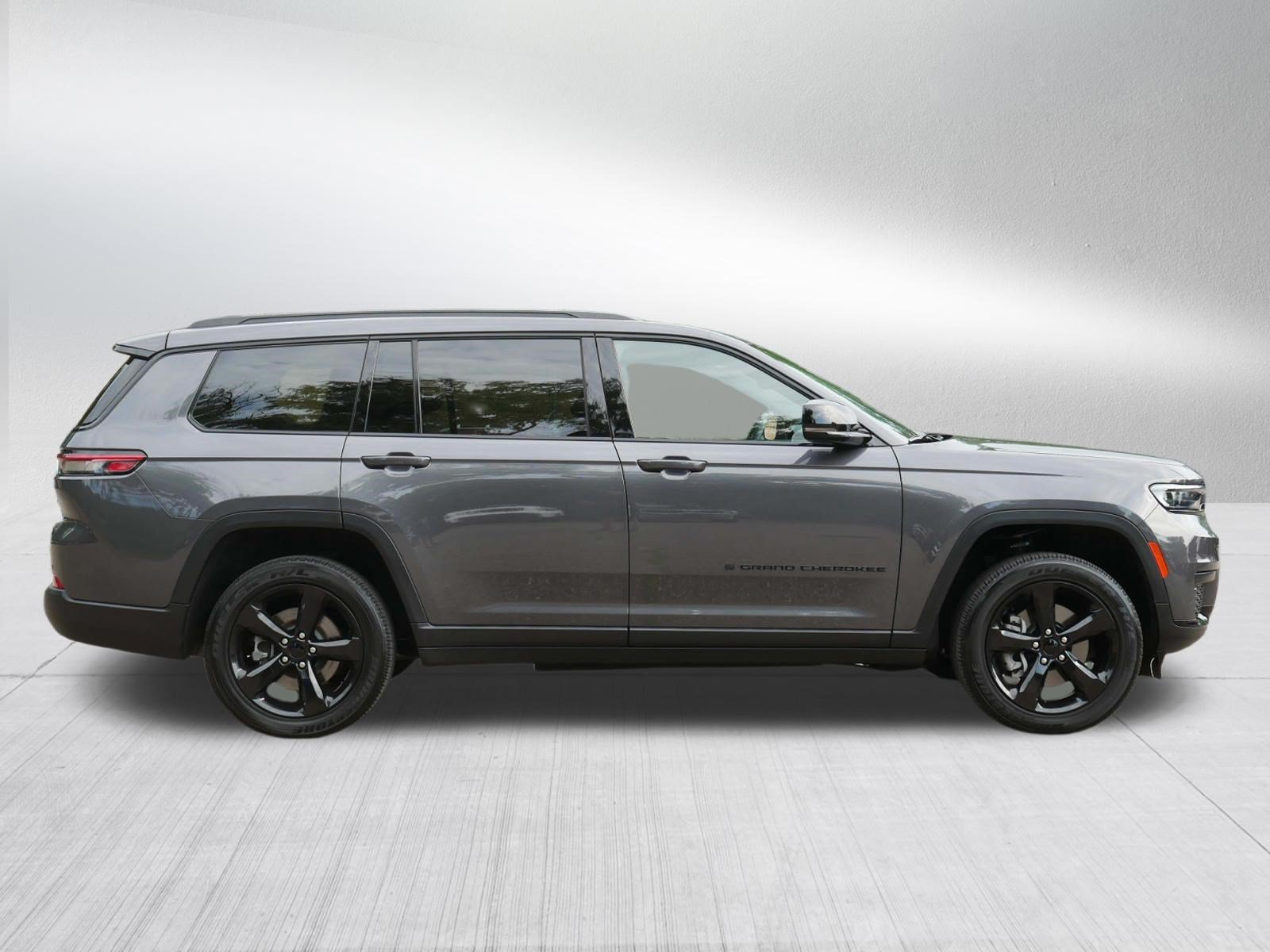 Used 2023 Jeep Grand Cherokee L Laredo AWD/4WD image 8