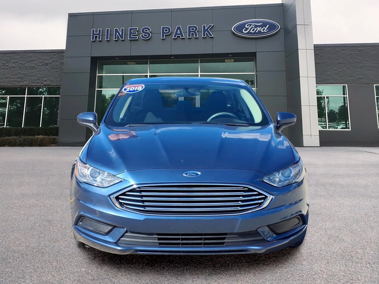 Used 2018 Ford Fusion SE w/ Fusion SE Technology Package FWD image 2