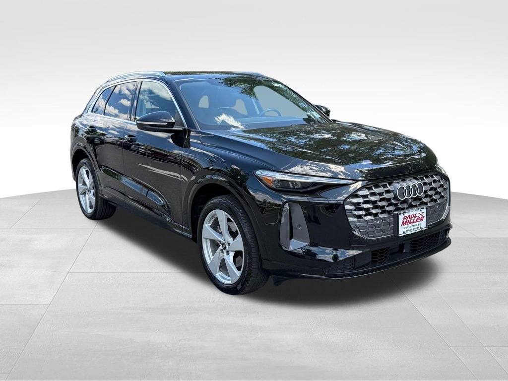 Used 2025 Audi Q5 Premium Plus w/ Premium Plus AWD/4WD image 3