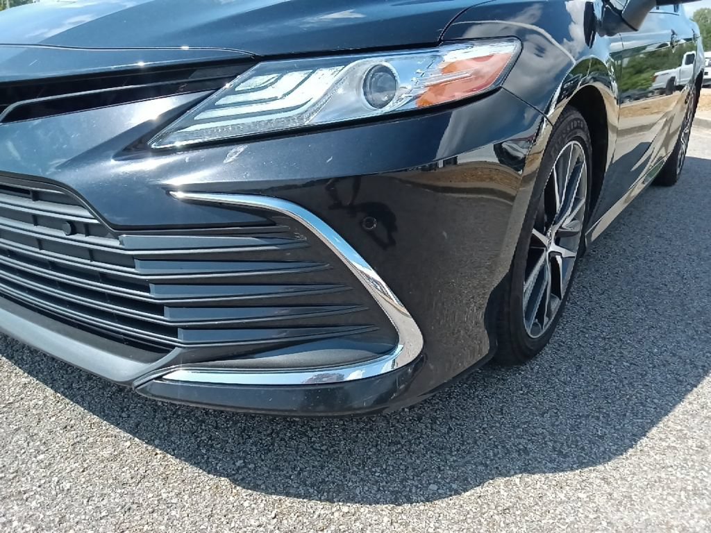 Used 2023 Toyota Camry XLE w/ Navigation Package FWD image 9