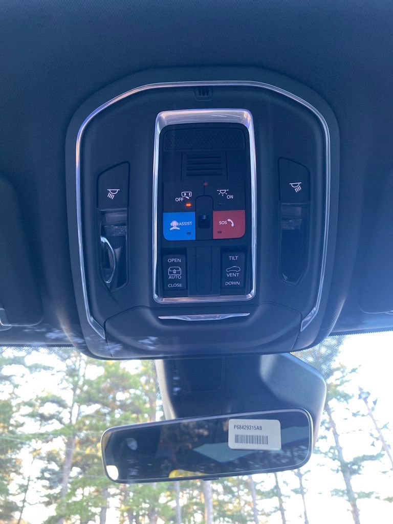 New 2025 Jeep Grand Cherokee Laredo X image 36