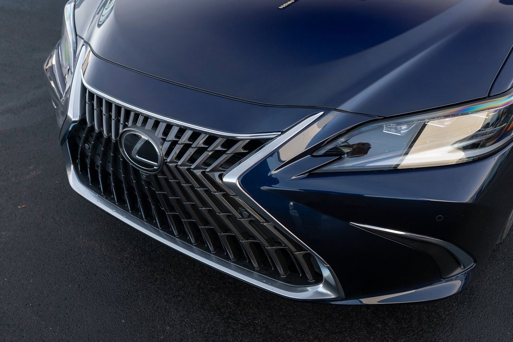 New 2025 Lexus ES 350 Ultra Luxury image 9