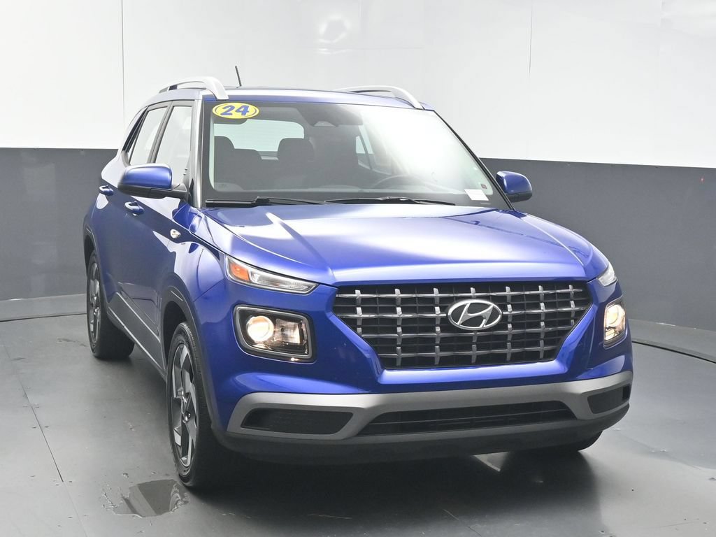 Used 2024 Hyundai Venue SEL FWD image 2