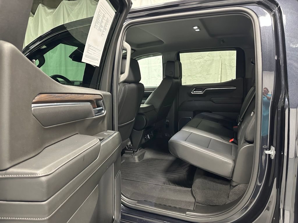 Used 2025 GMC Sierra 1500 SLT AWD/4WD image 42