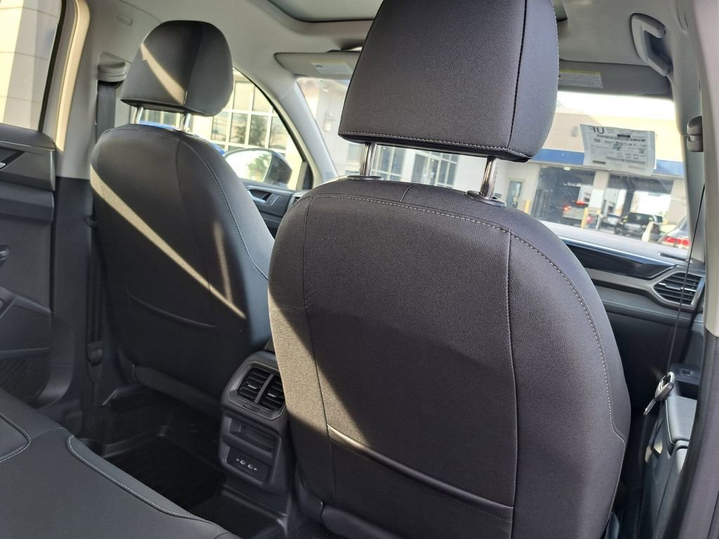 New 2026 Volkswagen Taos SE FWD image 26