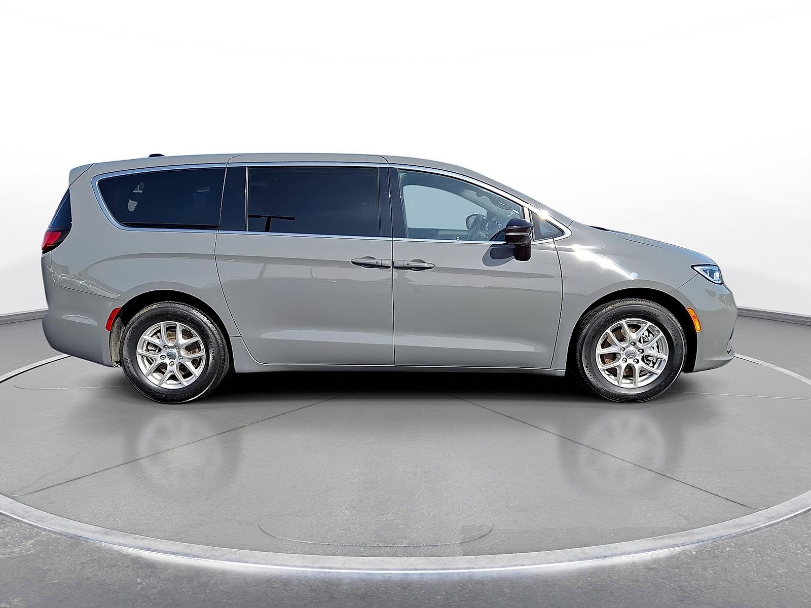 Used 2025 Chrysler Pacifica Select FWD image 9