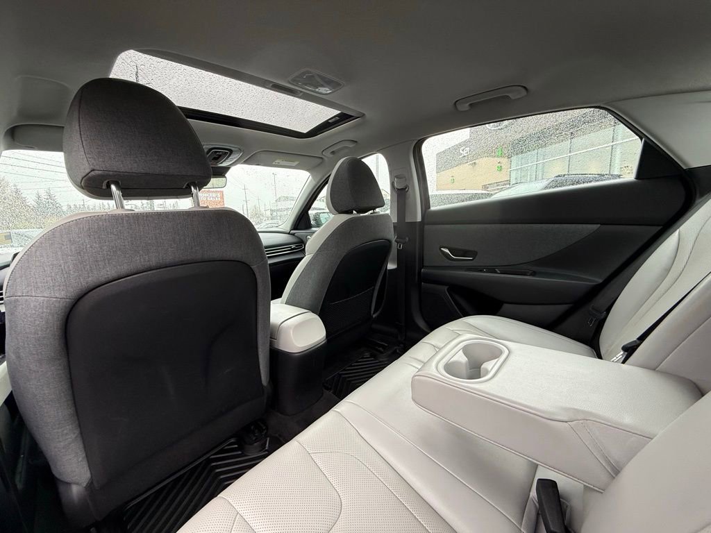 Used 2023 Hyundai Elantra Limited w/ Winter Weather Package image 15