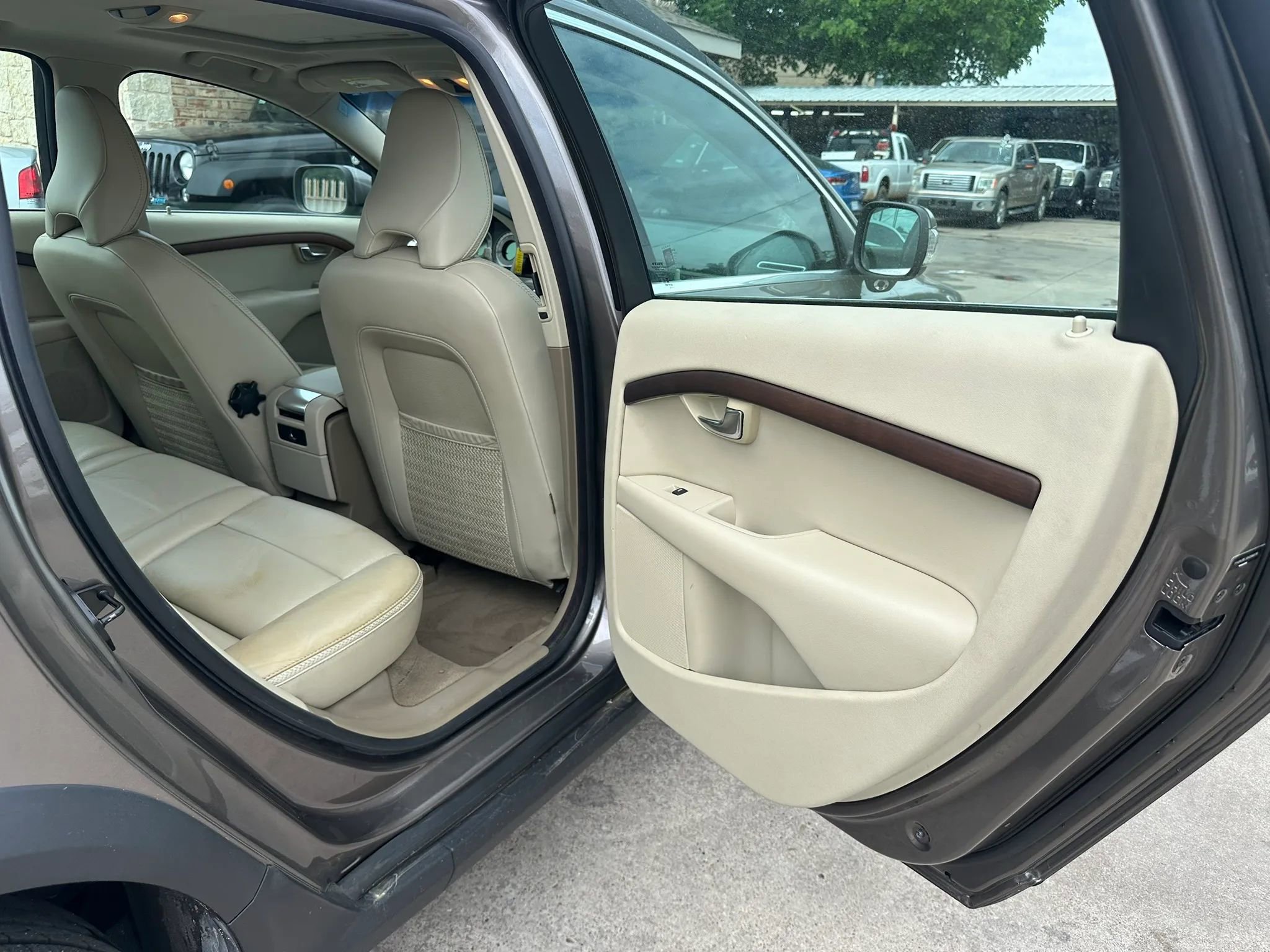 Used 2011 Volvo XC70 3.2 FWD image 21
