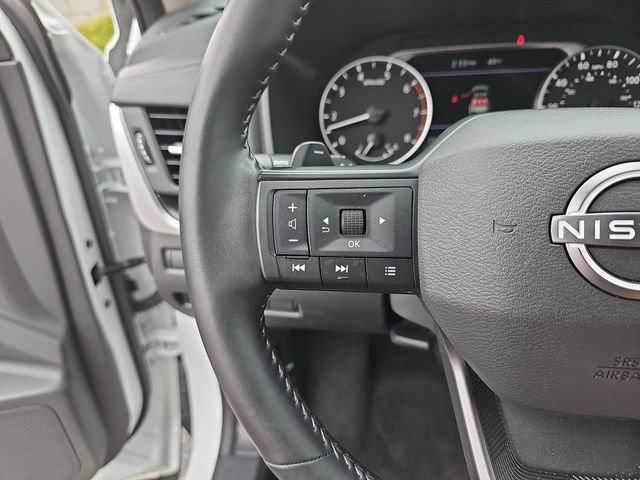 Used 2025 Nissan Rogue SV image 18